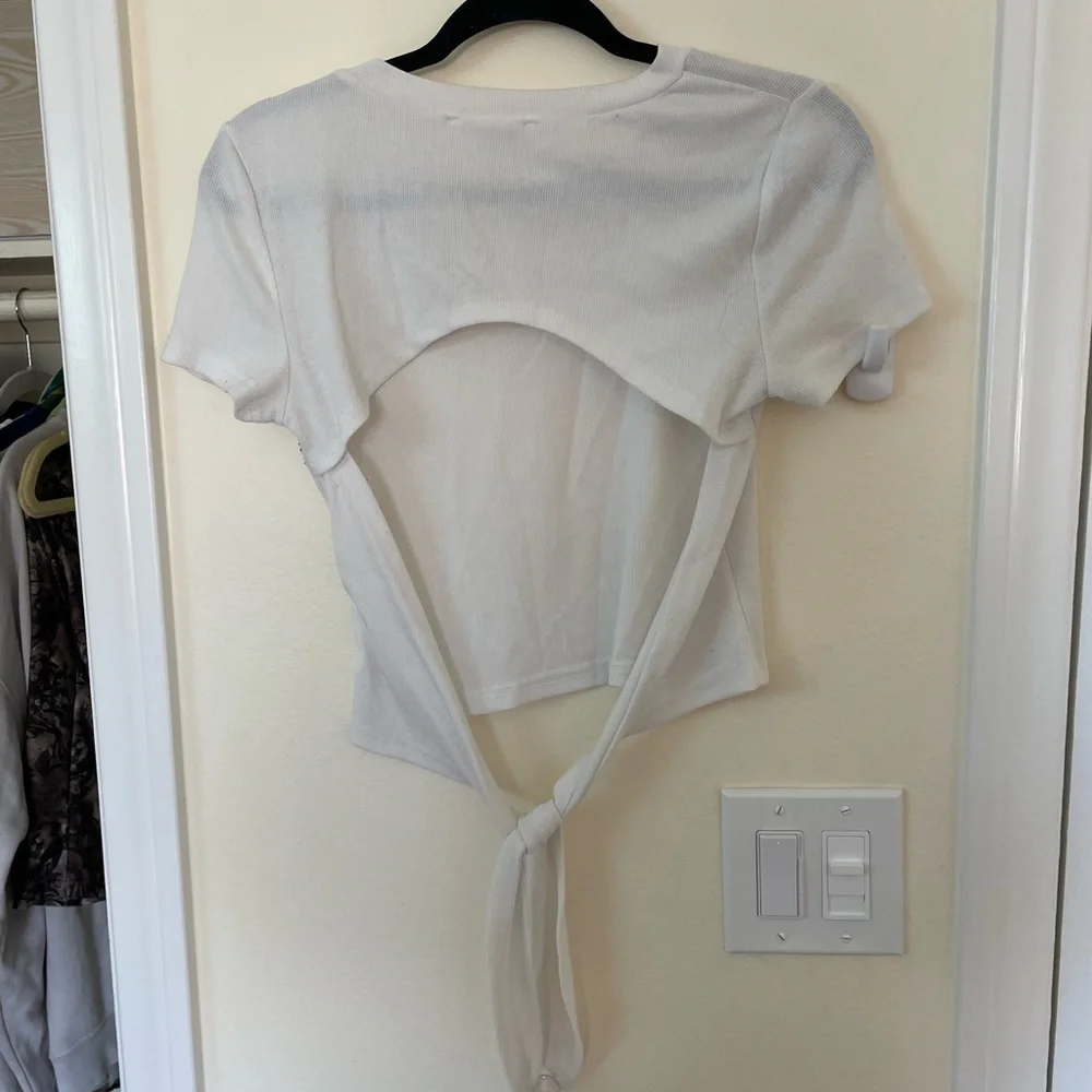 Basic white tie top - Picture 2 of 2
